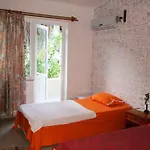 Pensión Oz Likya 3*